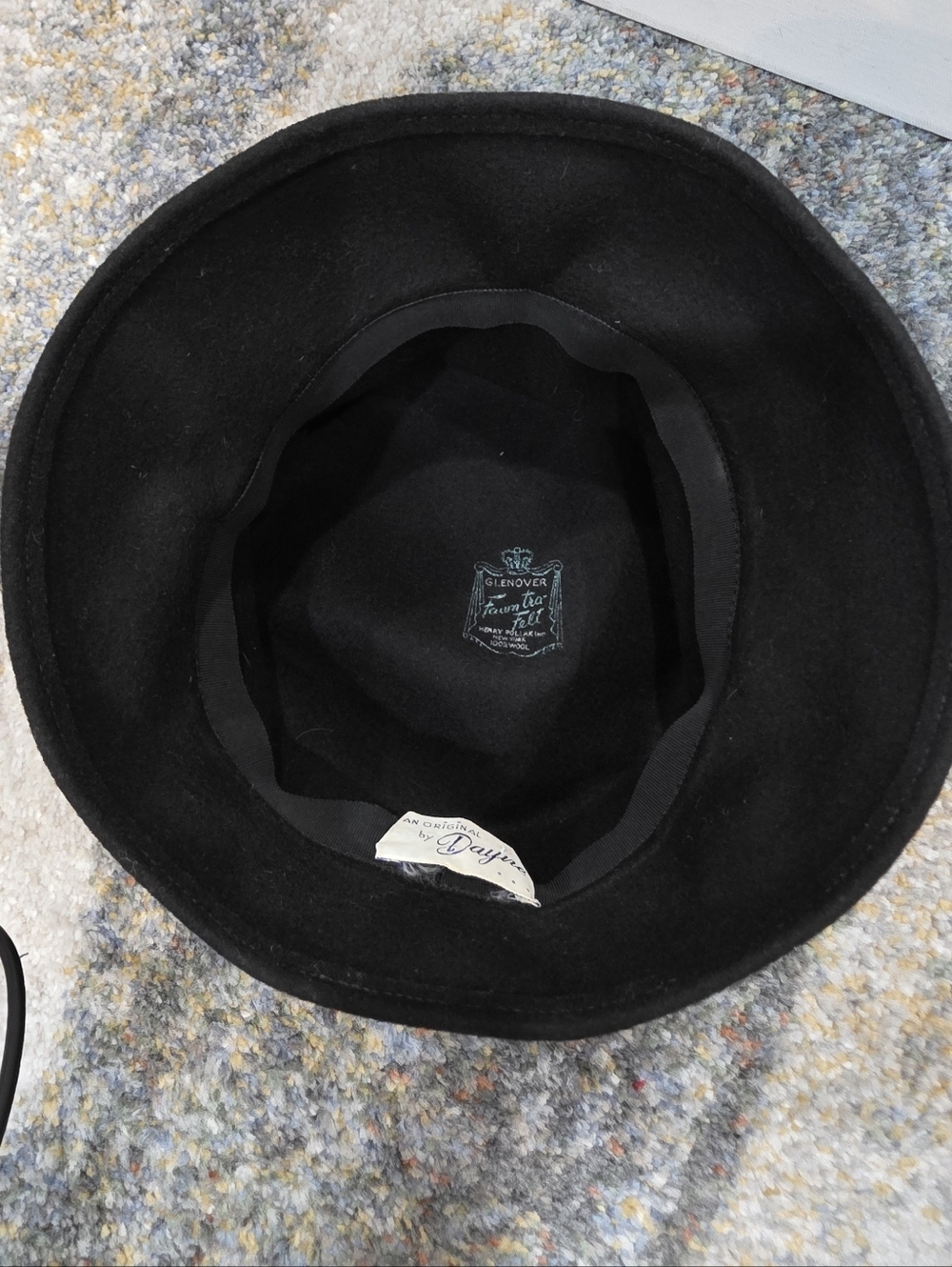 608 Vintage Glenover x Dayne Black Wool Beaded Cloche Hat - 1950s - Picture 4 of 6